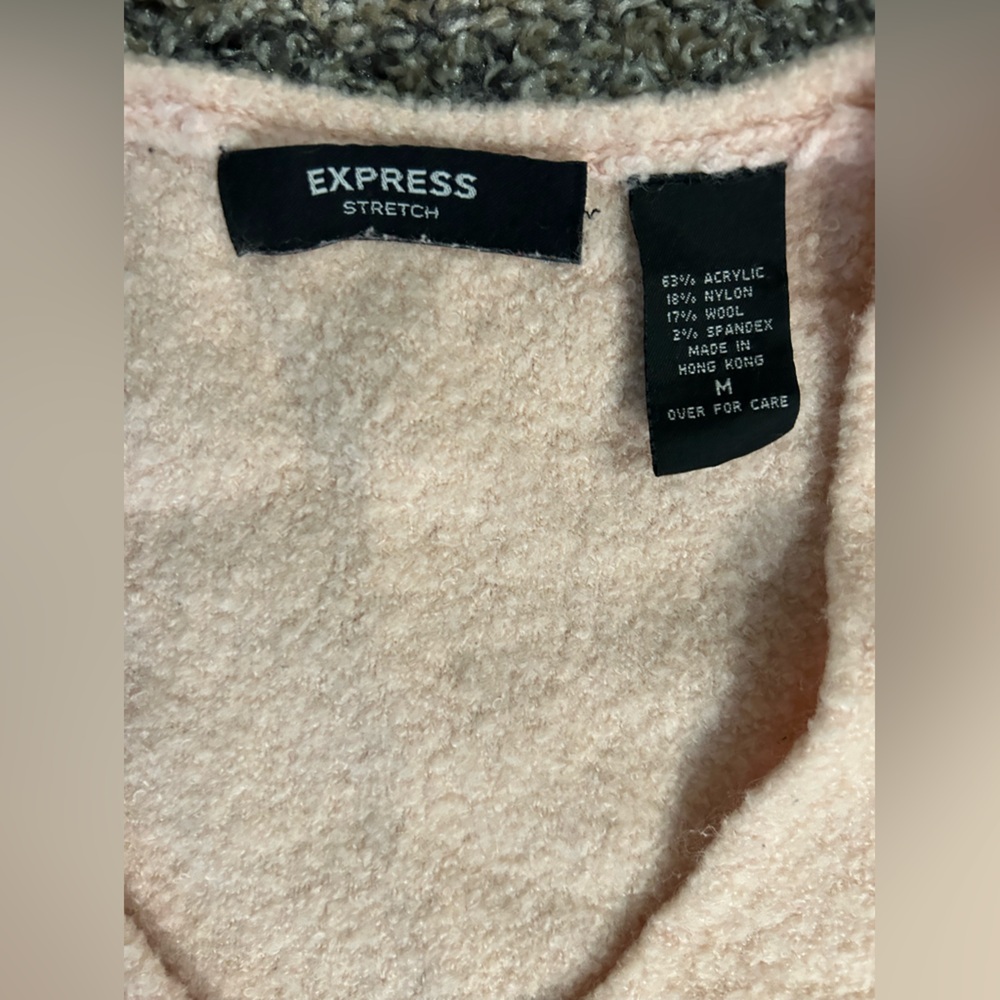 5/$25 Express women’s vintage stretch light rose sweater size medium - Picture 2 of 8